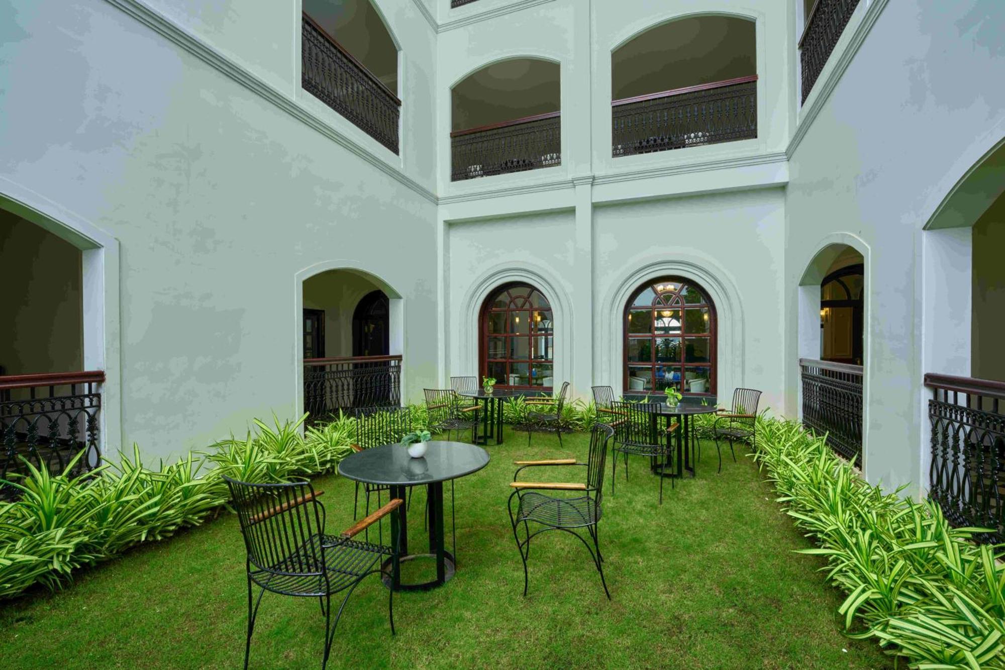 The Old Court House By Abad Hotel Fort Kochi Eksteriør billede