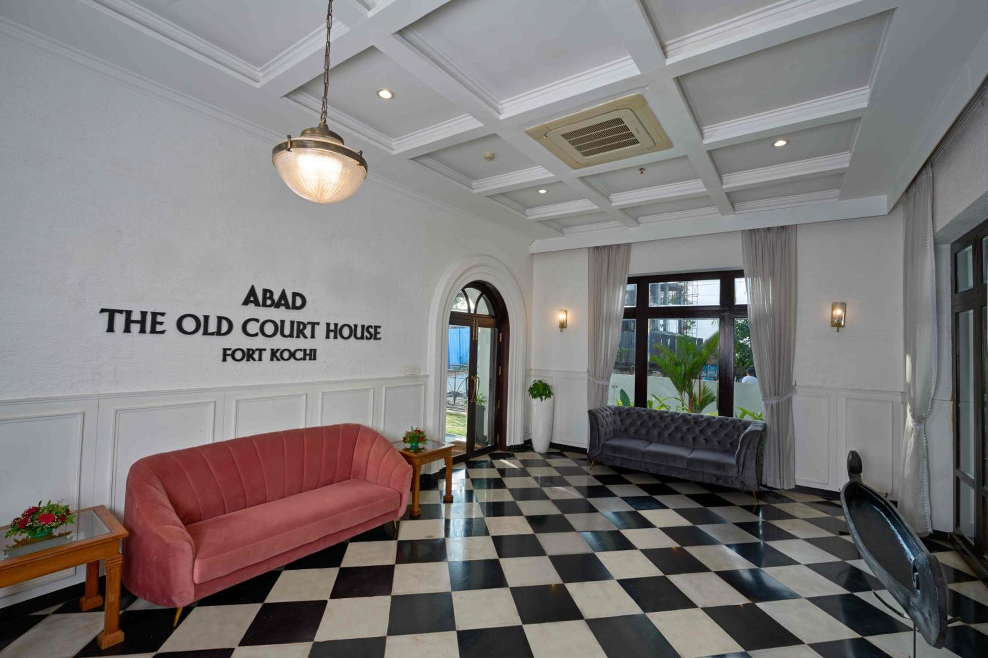 The Old Court House By Abad Hotel Fort Kochi Eksteriør billede