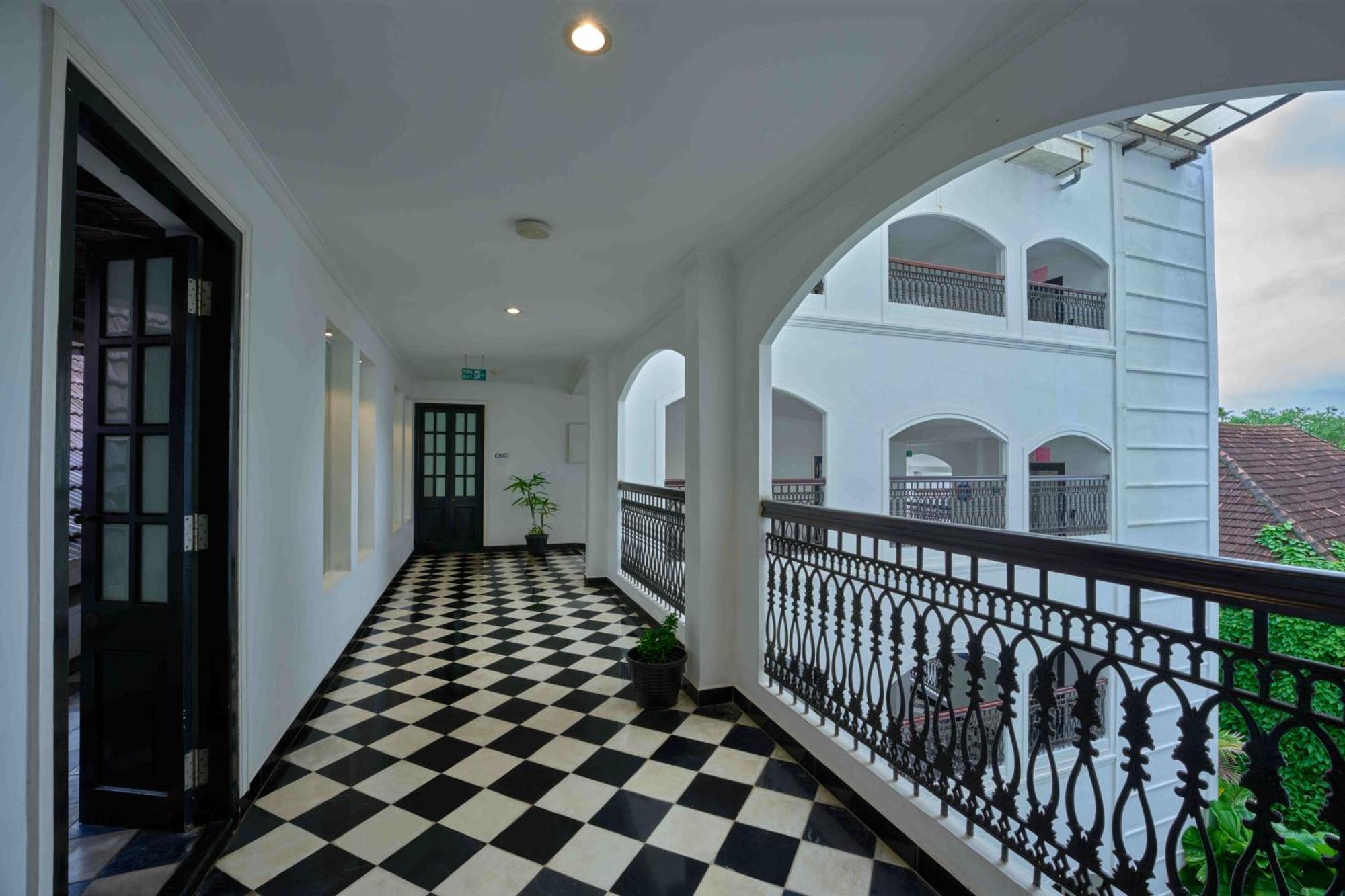 The Old Court House By Abad Hotel Fort Kochi Eksteriør billede